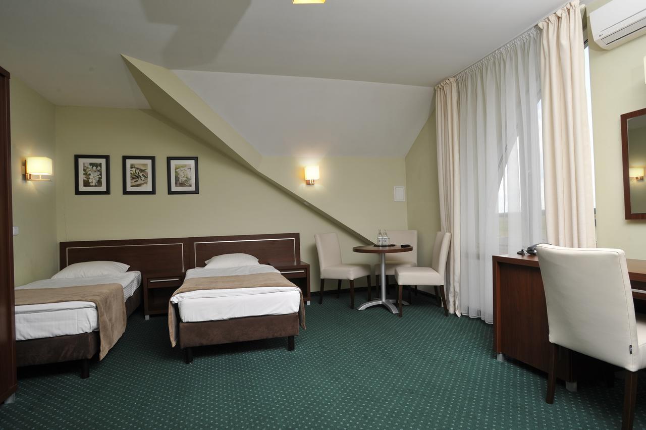 Hotel Lotos Woskrzenice Duze Exterior photo