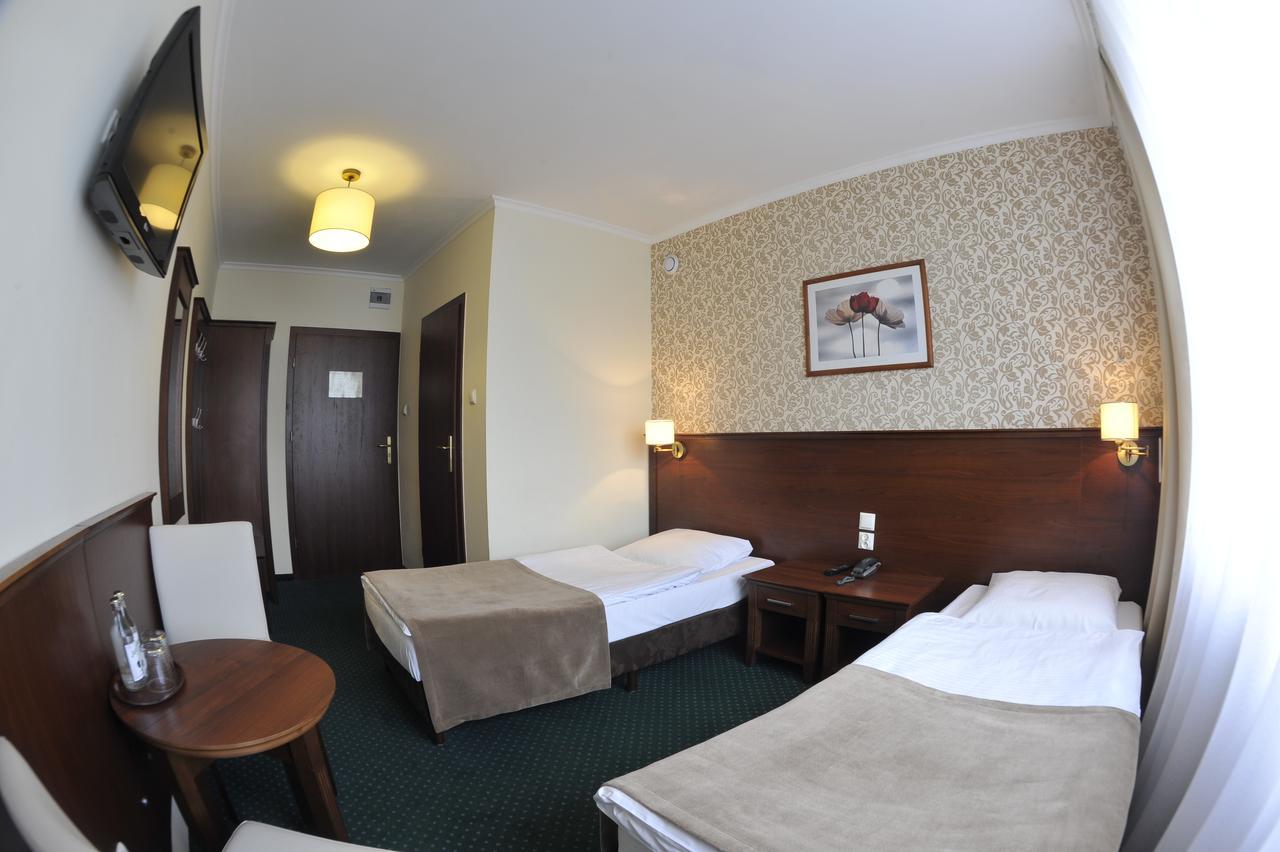 Hotel Lotos Woskrzenice Duze Exterior photo