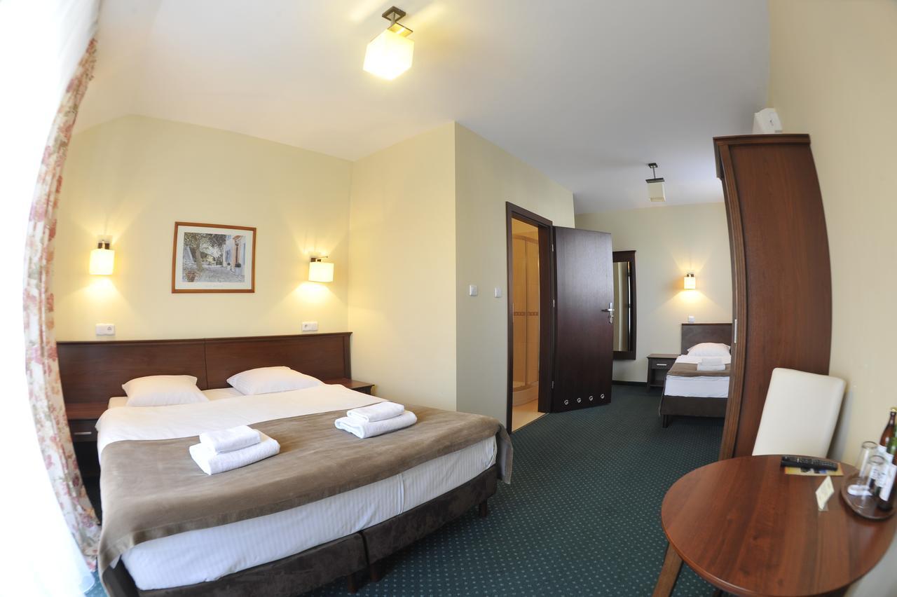 Hotel Lotos Woskrzenice Duze Exterior photo
