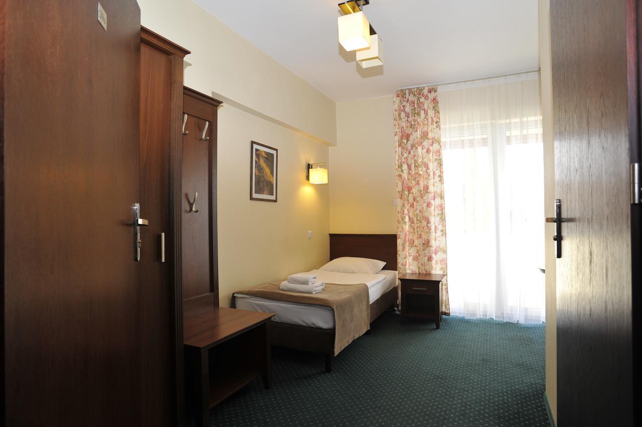 Hotel Lotos Woskrzenice Duze Exterior photo