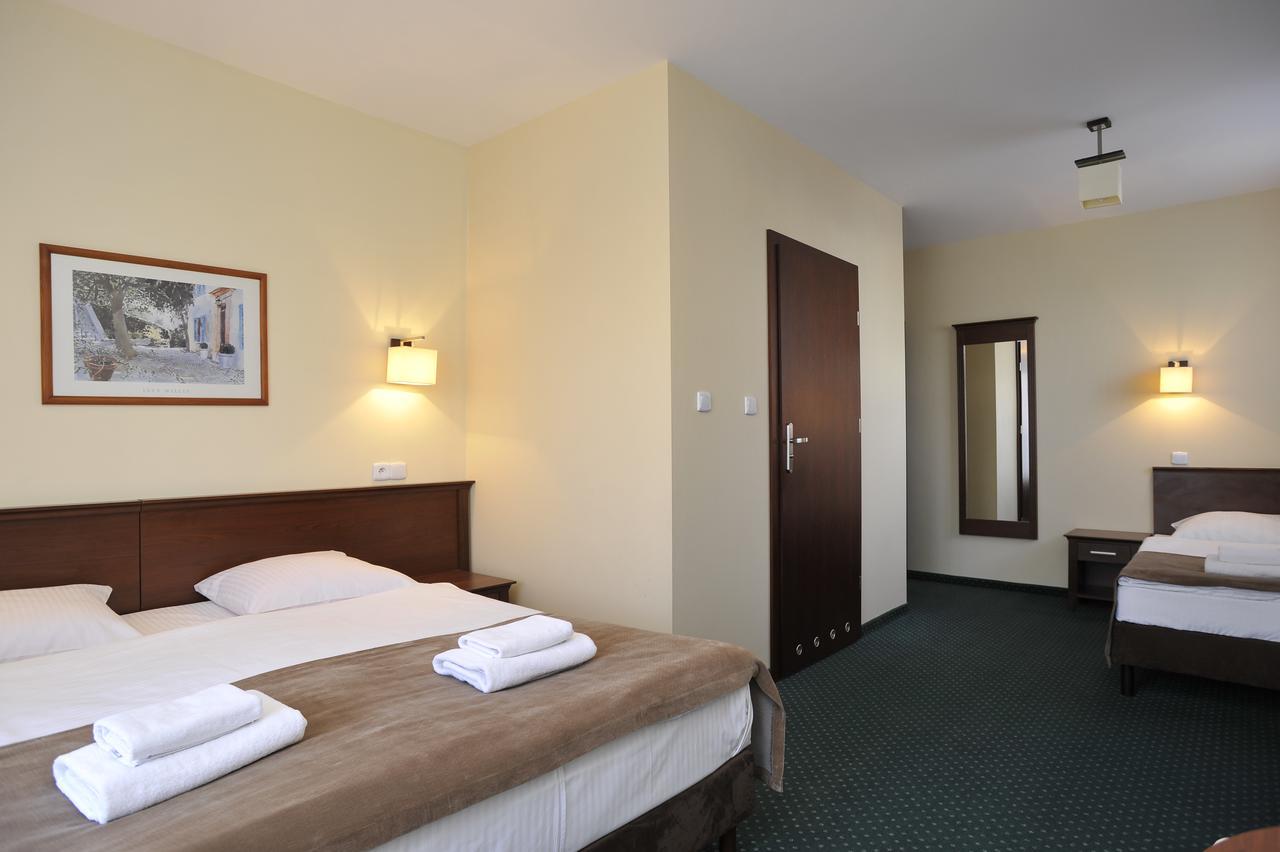 Hotel Lotos Woskrzenice Duze Exterior photo