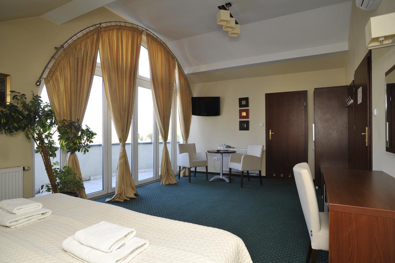 Hotel Lotos Woskrzenice Duze Exterior photo
