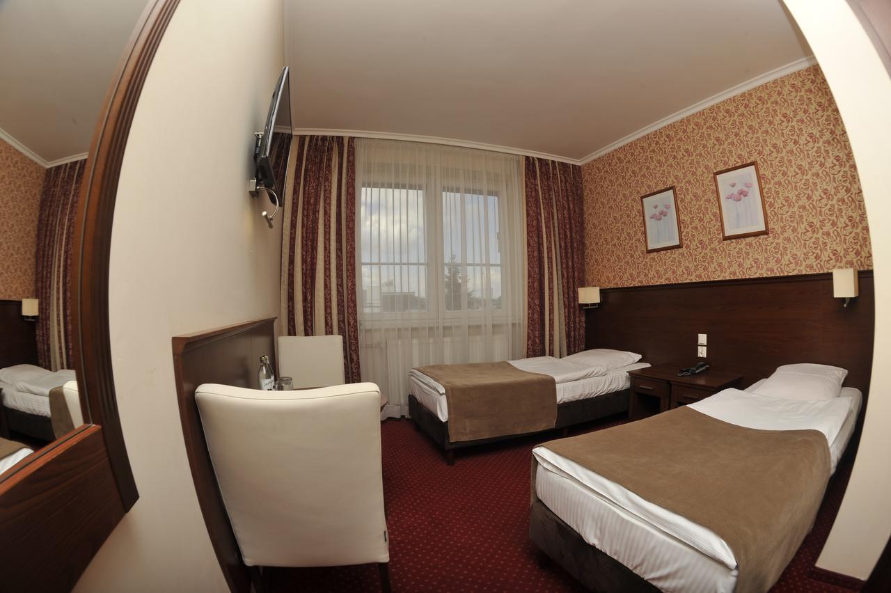 Hotel Lotos Woskrzenice Duze Exterior photo