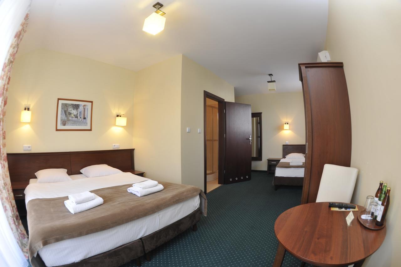 Hotel Lotos Woskrzenice Duze Exterior photo